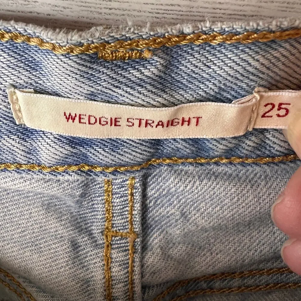 Levis Jeans Womens Size 25 Wedgie Straight Light Wash Button Fly 100% Cotton